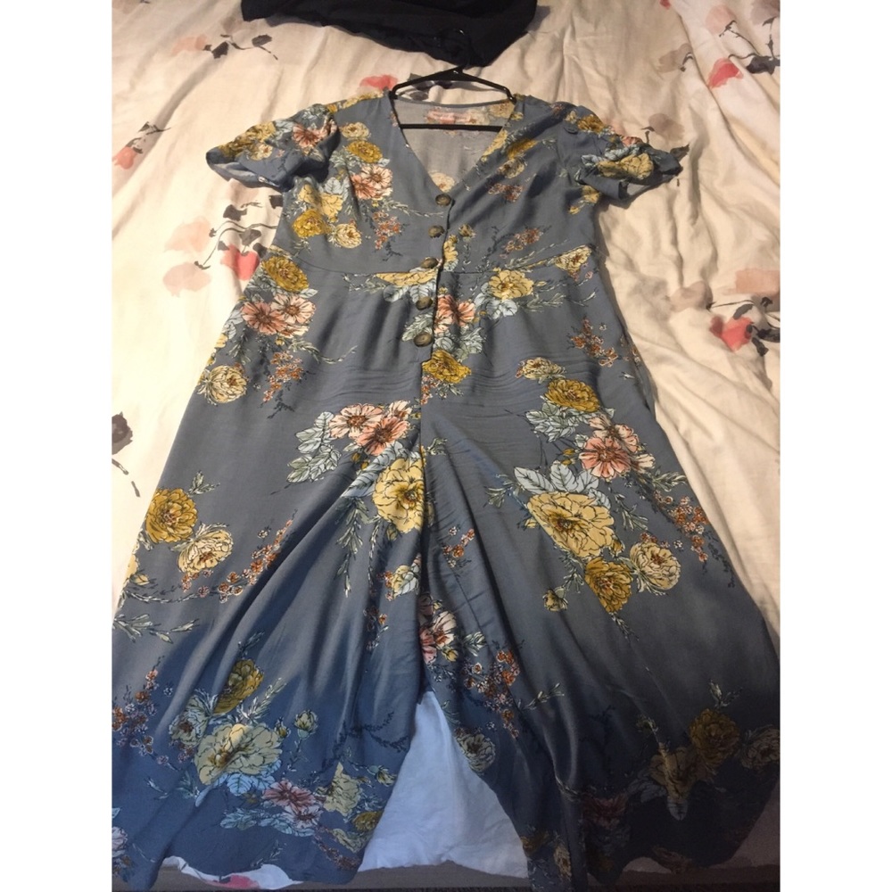 Cute floral pants romper!